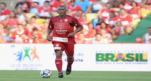 رئيس ولاعب في نفس الوقت.. روماريو يعلن عودته لكرة القدم